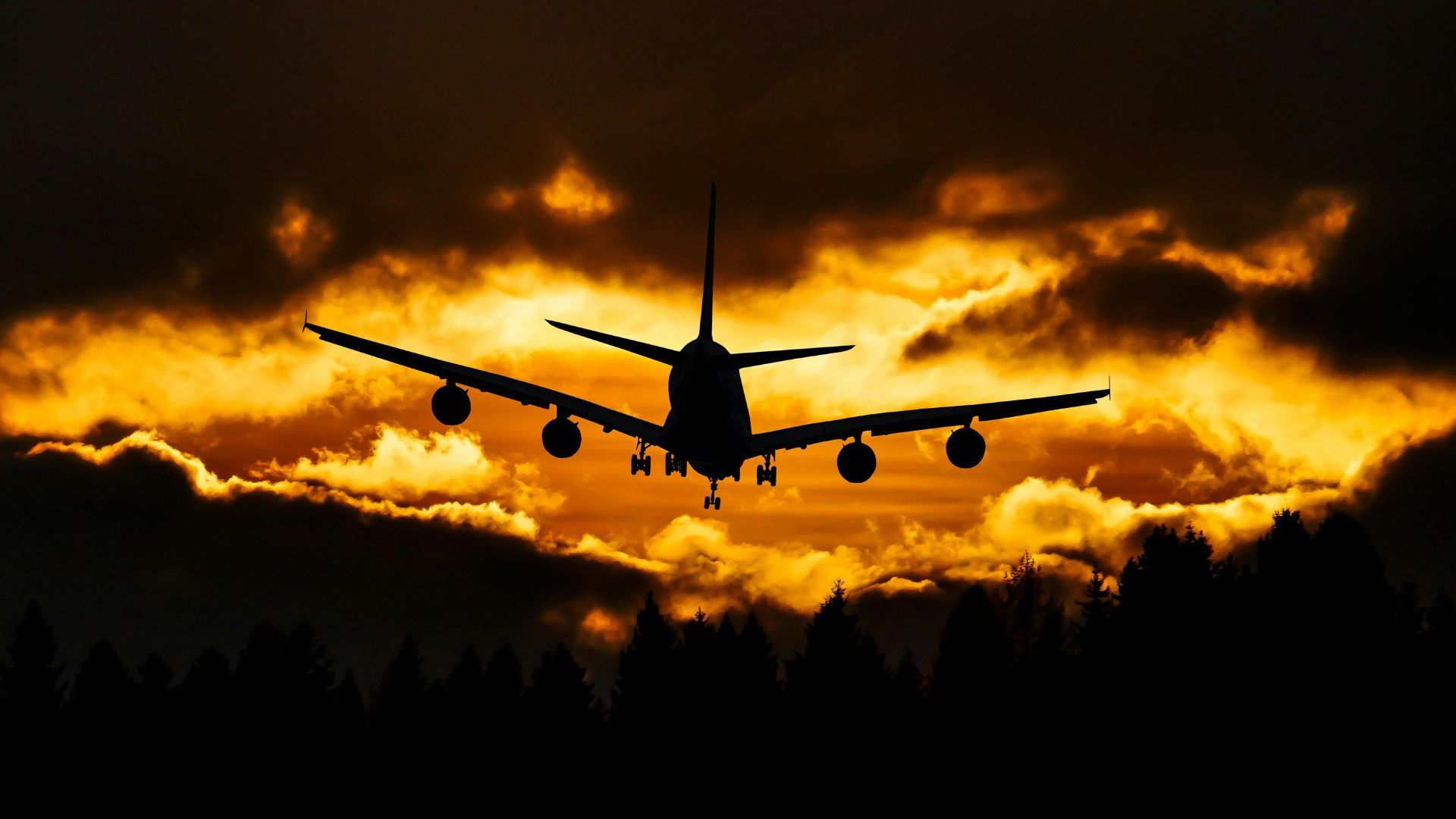 Avión de carga despegando